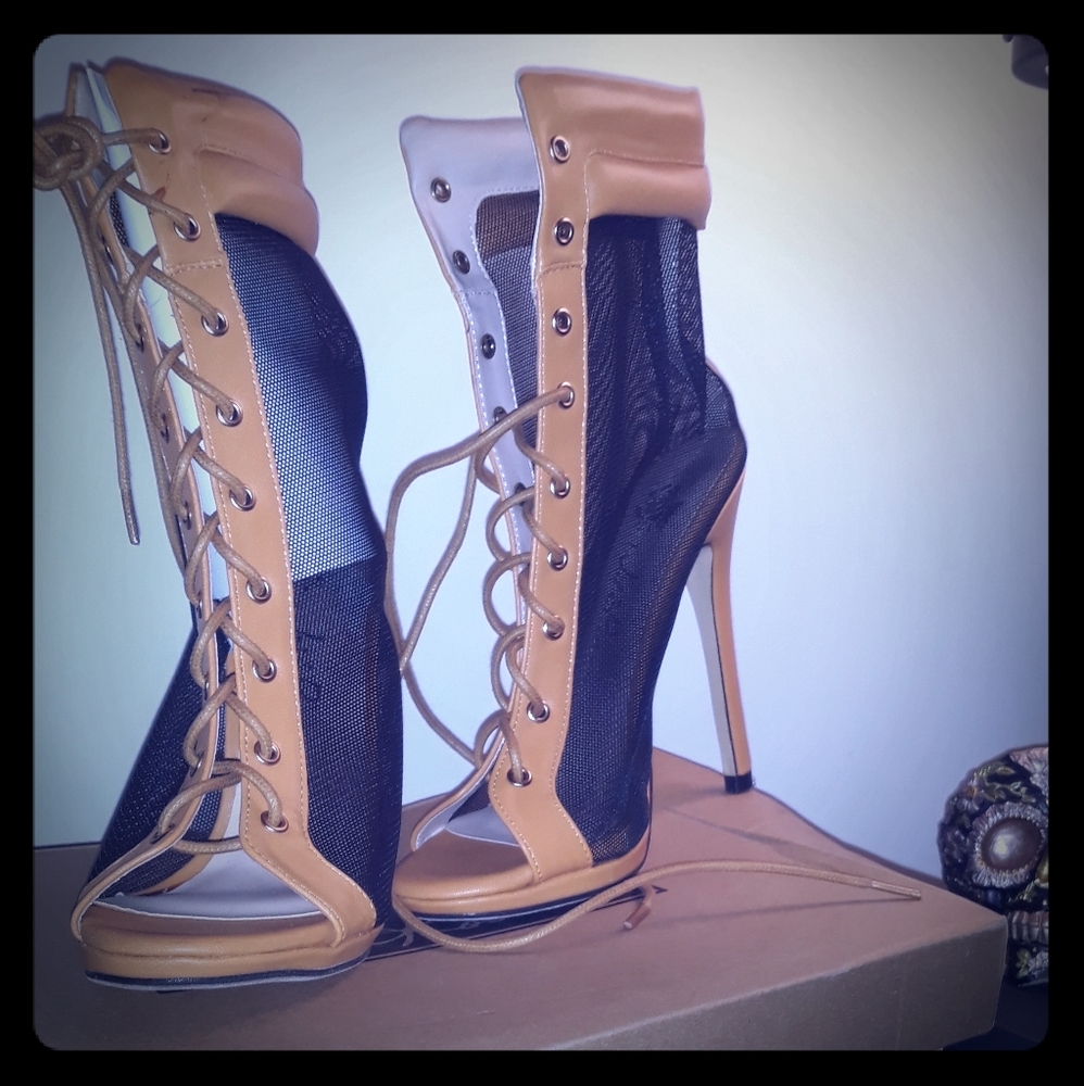 Mesh black and tan heels